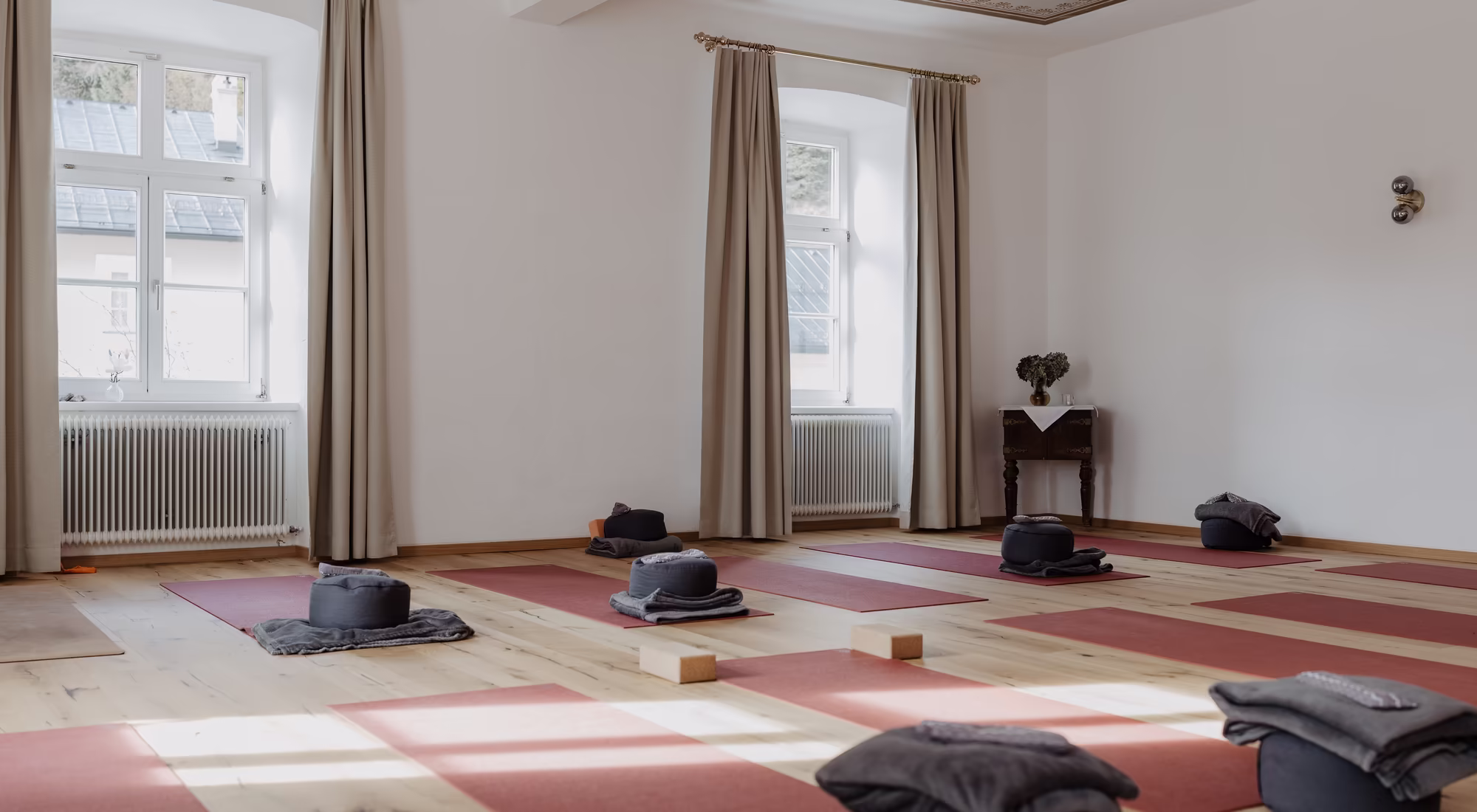 Waldrast Natur Resort_Yoga Raum mit Matten