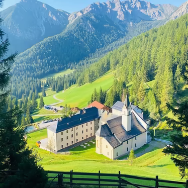 Hotel Maria Waldrast vom Wanderweg Waldraster Jöchl